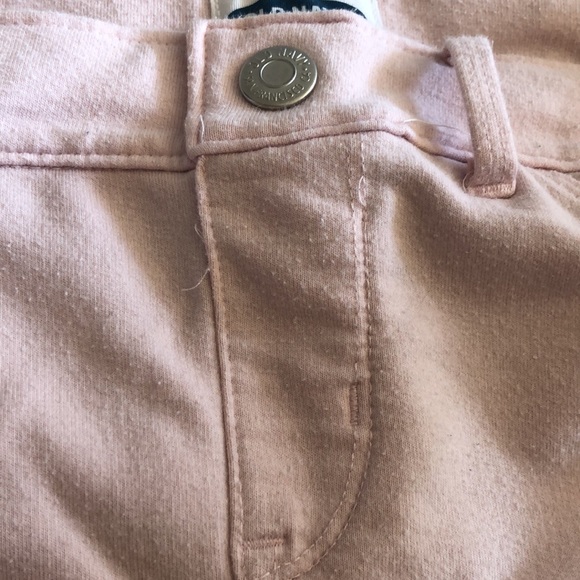 Super soft,old navy shorts. Cute colors and amazing fitting - Picture 3 of 6